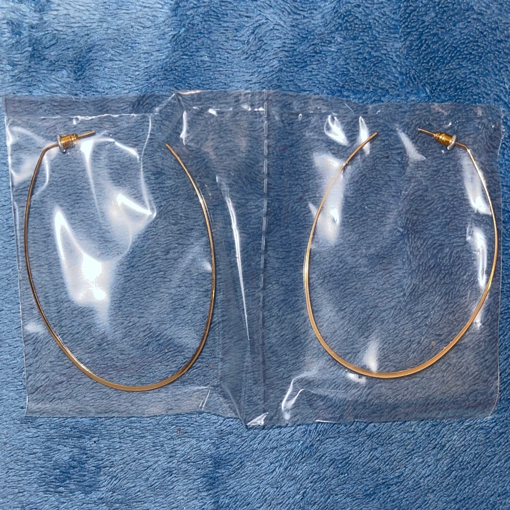 320 - Avon Everyday Gold Hoop Earrings Studio 1886 10$